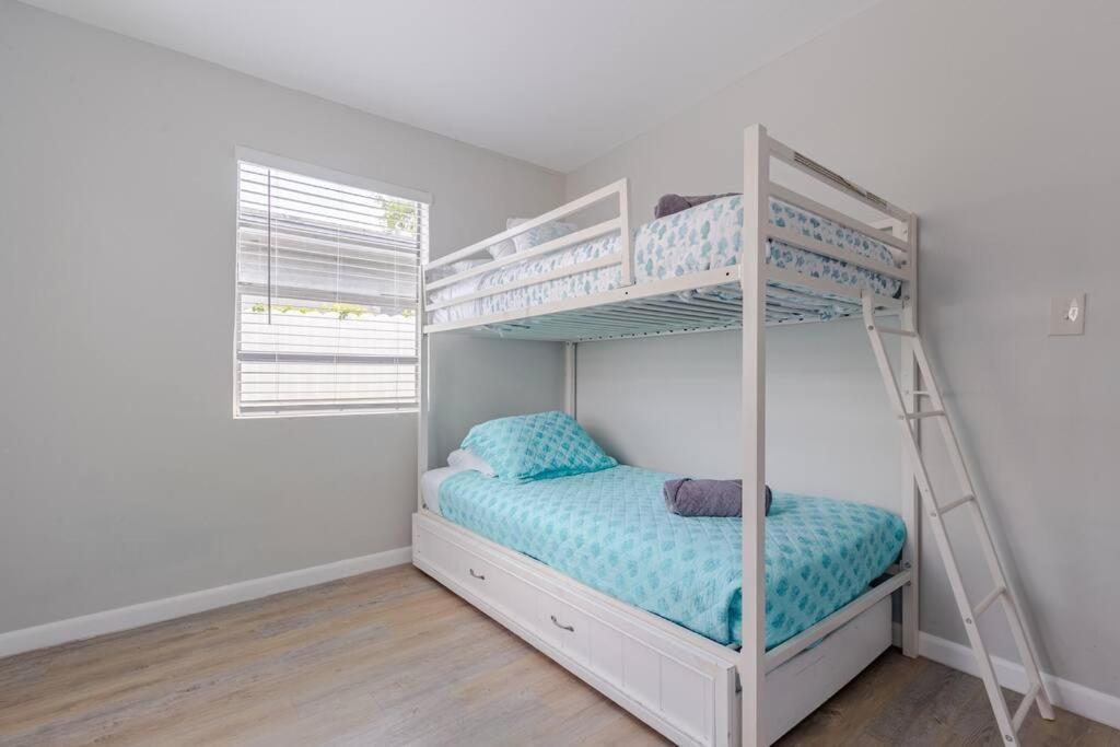 Luxury House With Delightful Style! Dania Beach